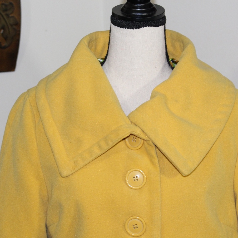 23rdst,  yellow collar jacket with 3/4 sleeves - Picture 4 of 10